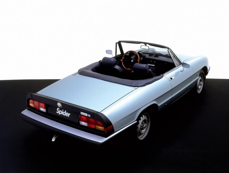  Alfa Romeo Spider (115) 1983 года  (фото 5 из 7)